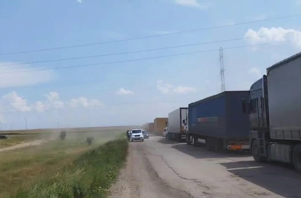 В пункт пропуска «Перекоп» отправляют грузовой транспорт. Фото: Анатолий Цуркин