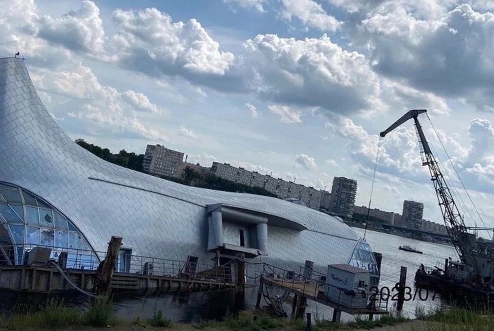 Ресторан потонул еще весной. Фото: t.me/Megapolisonline