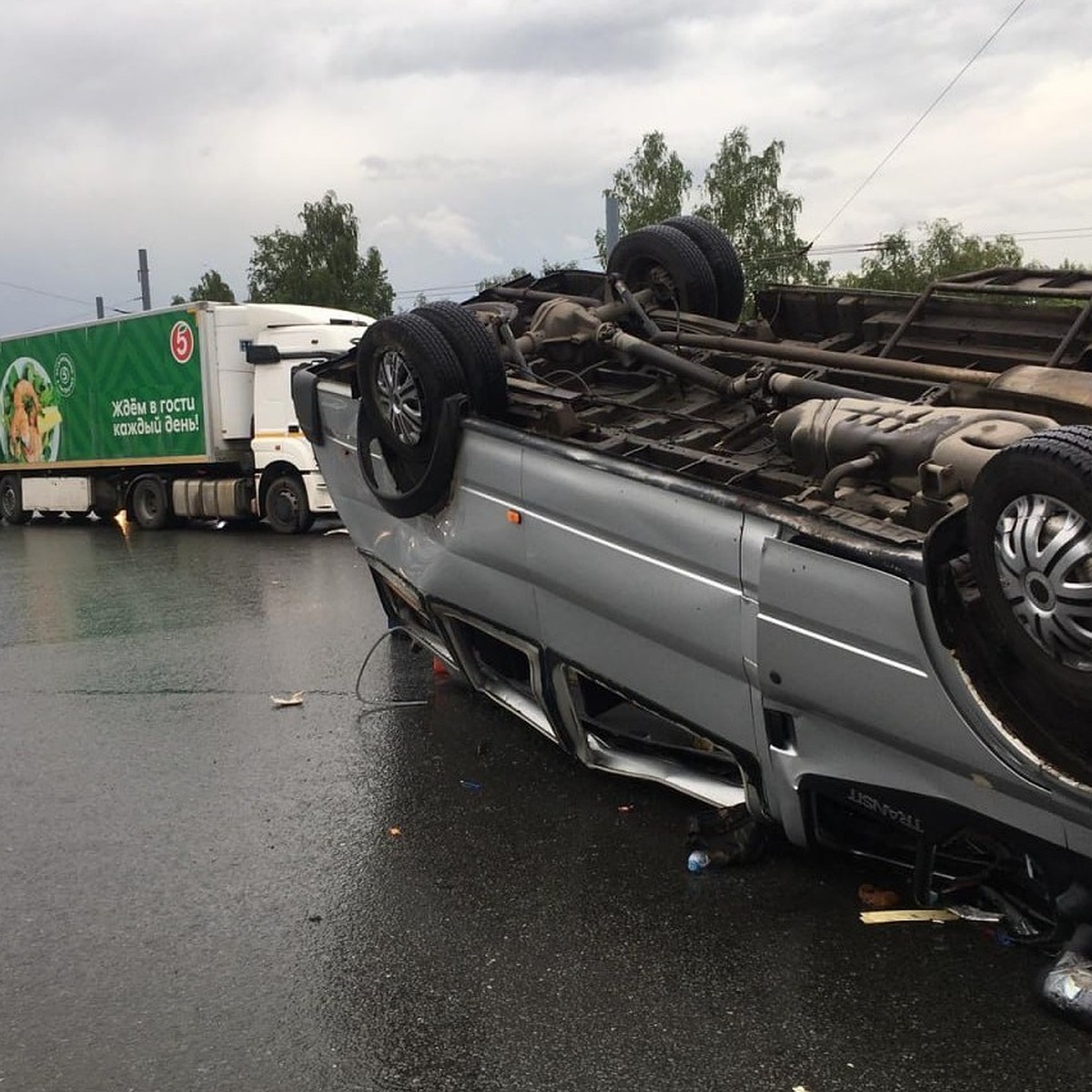 Стало известно число пострадавших в ДТП с микроавтобусом в Челябинске -  KP.RU