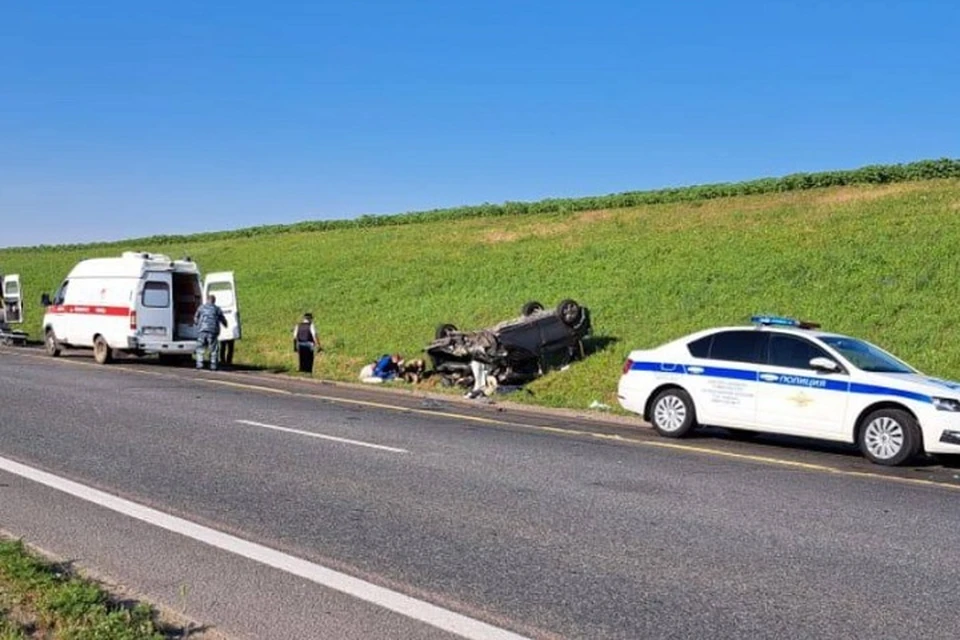 Большегруз MAN столкнулся с автомобилем Volkswagen Multivan. Фото: отдел пропаганды УГИБДД России по РО