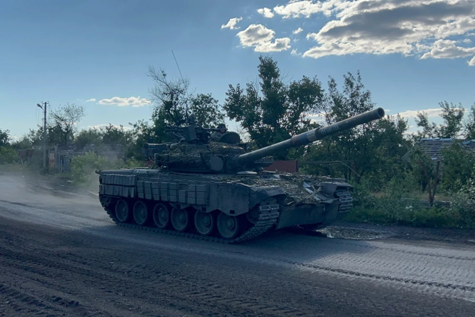 Российские танкисты используют новую тактику для поражения сил ВСУ.