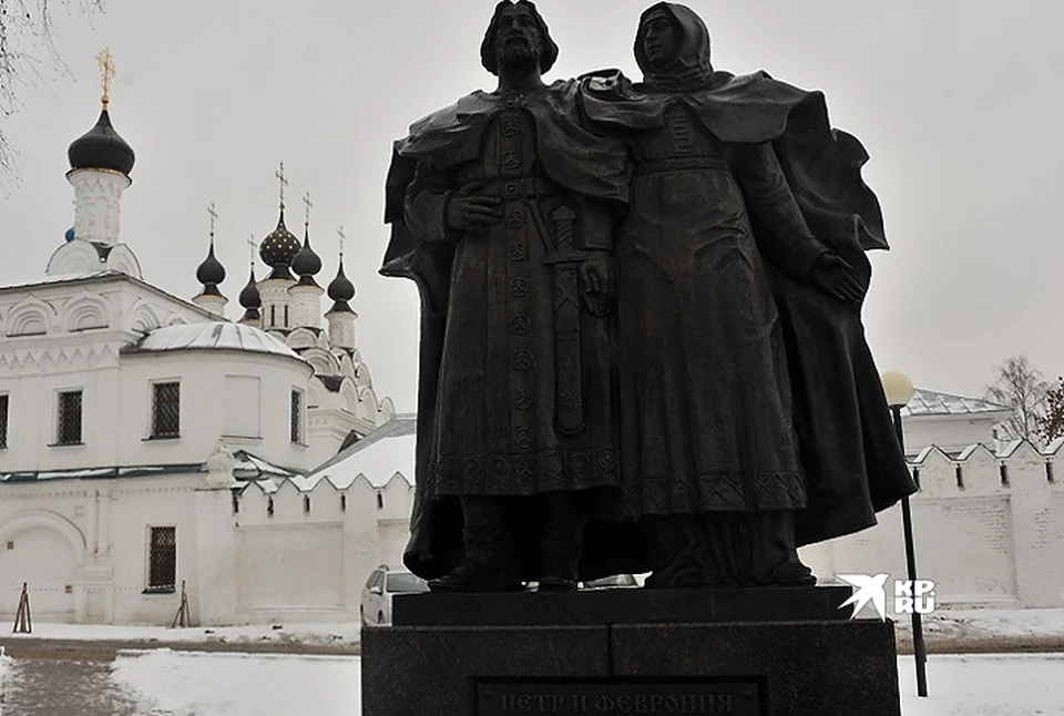 Памятники Петру и Февронии открываются в разных городах России