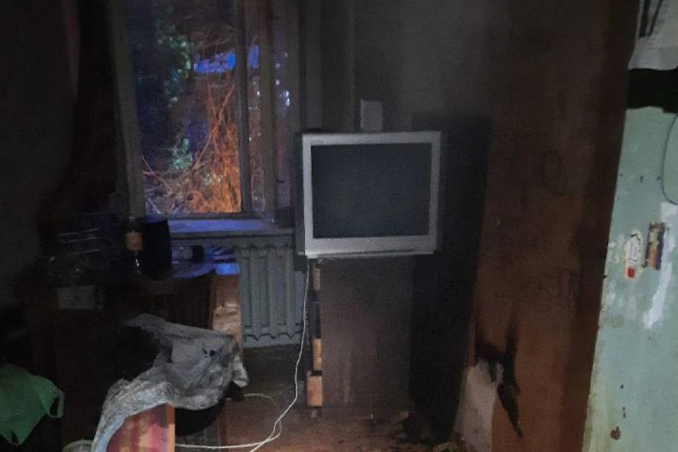 Пожарные дважды выезжали на вызов, а жильцов не раз эвакуировали из-за пьяного курильщика.