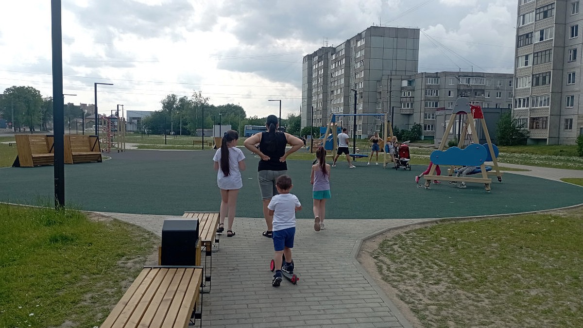 Горожане довольны новым сквером на Хромова в Твери, но заметили и недочёты  - KP.RU