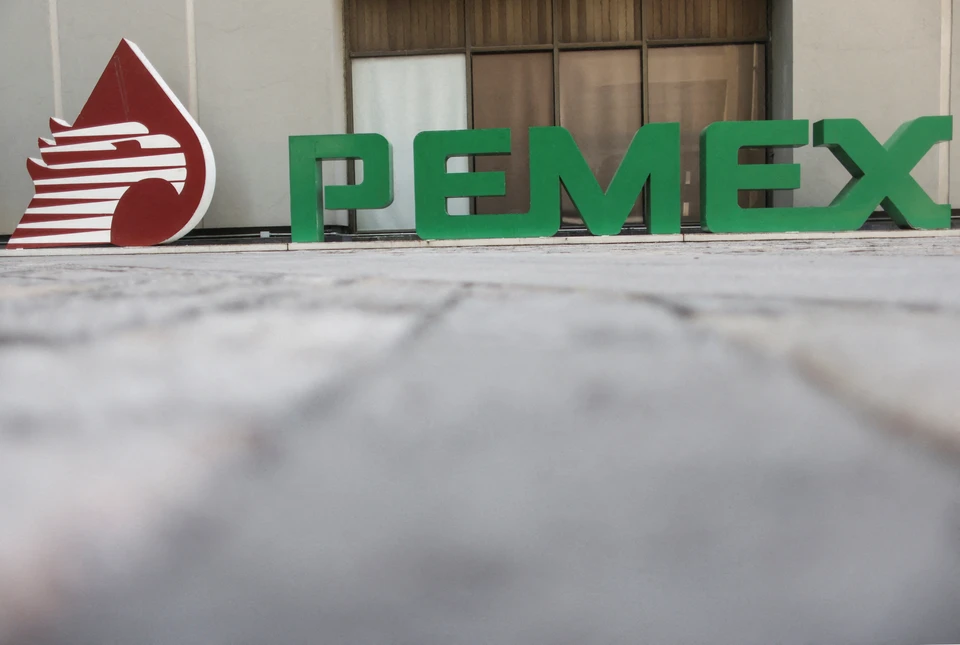 Нефтяная платформа компании Pemex загорелась в Мексиканском заливе.