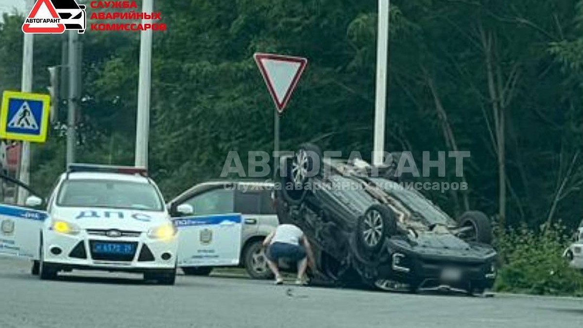 Восьмикилометровую пробку собрала авария на трассе в Приморье - KP.RU