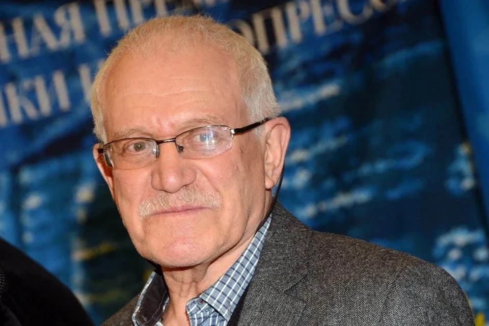 Режиссер Александр Митта остается в больнице в состоянии средней тяжести