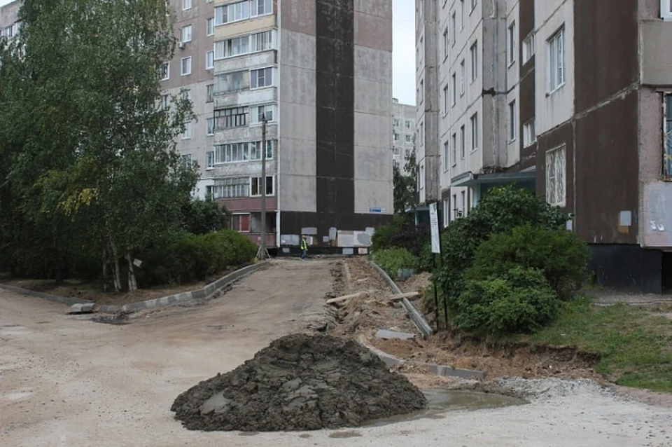В Ярославле на улице Сахарова начали благоустраивать двор