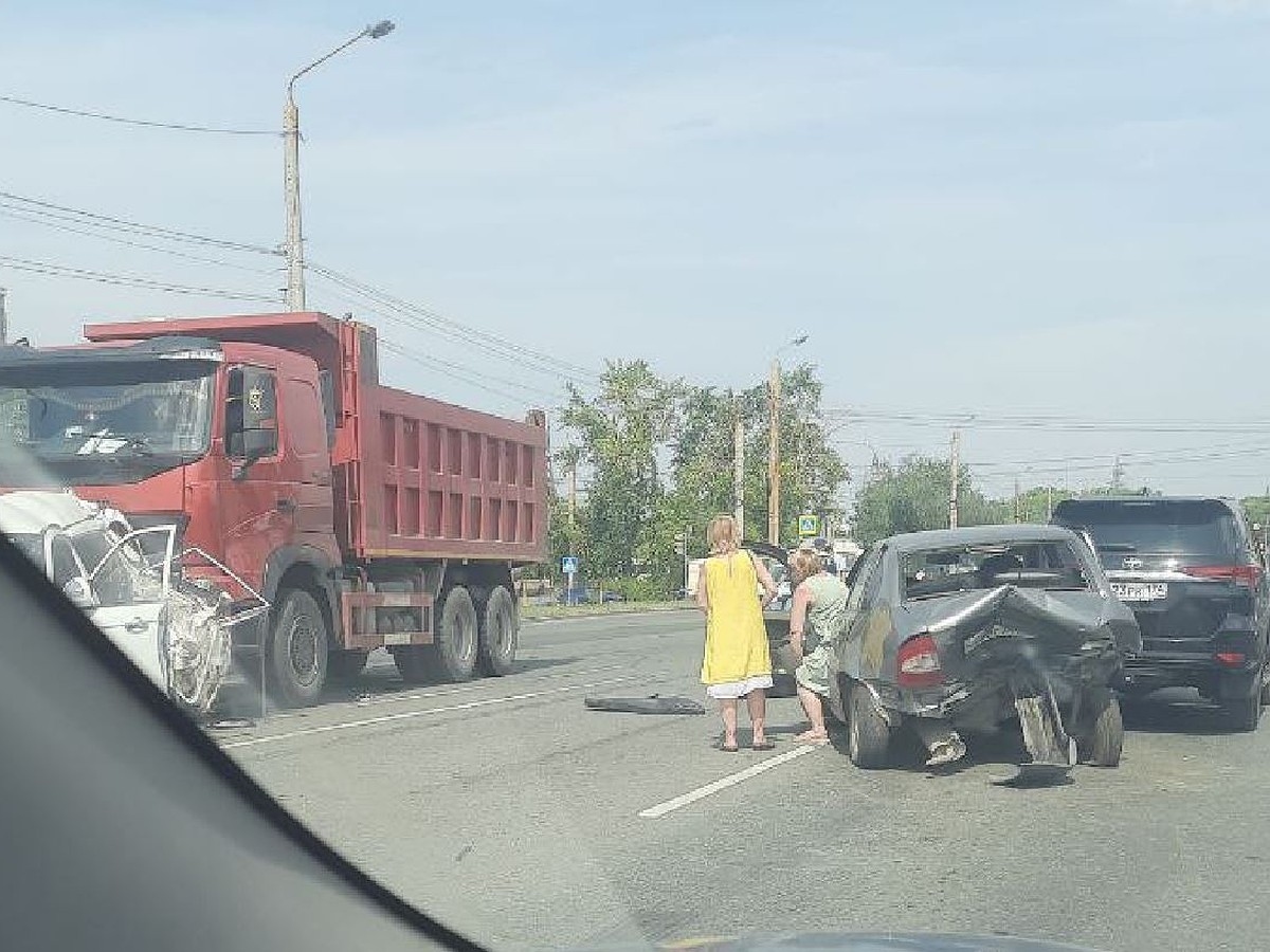 В массовом ДТП в Челябинске погибла 51-летняя женщина - KP.RU