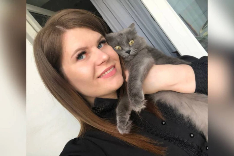 Корреспондент «КП» Виктория Кудаева со своей кошкой Майей. Фото: из личного архива героини публикации
