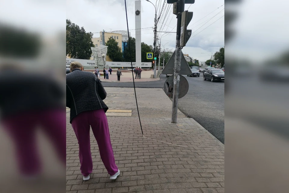 Рязанцы пожаловались на оголенный провод на площади Победы. Фото: https://t.me/pavelmalkov_official