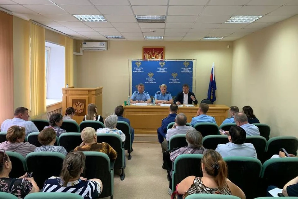 В Новосибирске прокуратура встретилась с жителями улиц Хилокская и Малыгина. Фото: прокуратура НСО