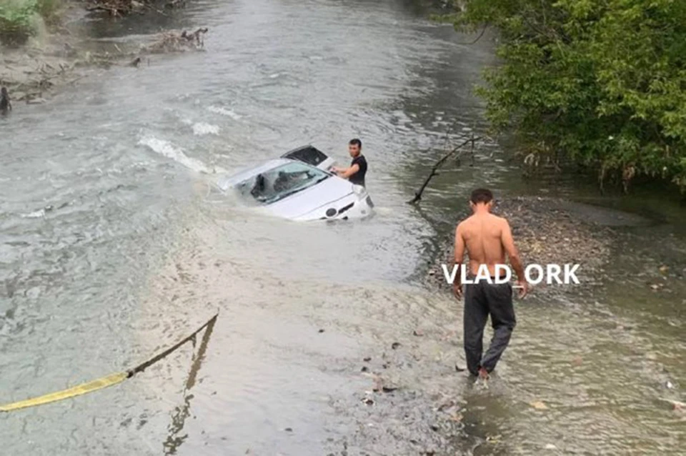 Авария произошла В районе Фадеева. Фото: telegram-канал @vlad__ork.