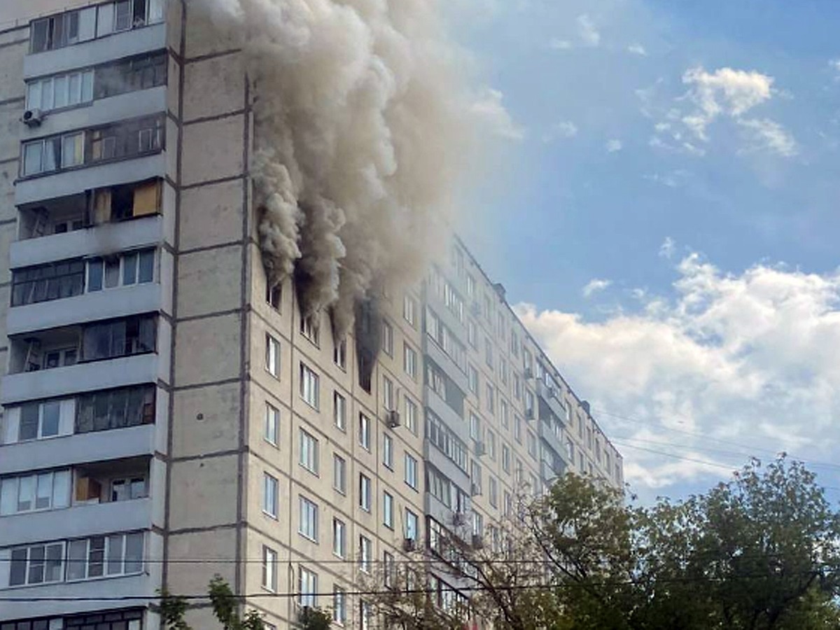 Крупный пожар на севере Москвы: одного из жителей вытащили из огня под  аплодисменты - KP.RU