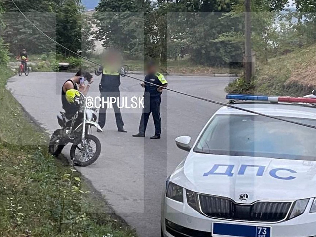 В Ульяновске за гонки на мотоциклах по Соборной площади задержали трех  подростков - KP.RU