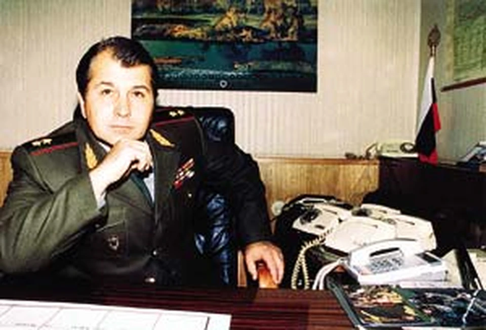 Когда-то генерал Ганеев мог запросто позвонить шефу по «кремлевке». Теперь с внешним миром он общается через адвоката.