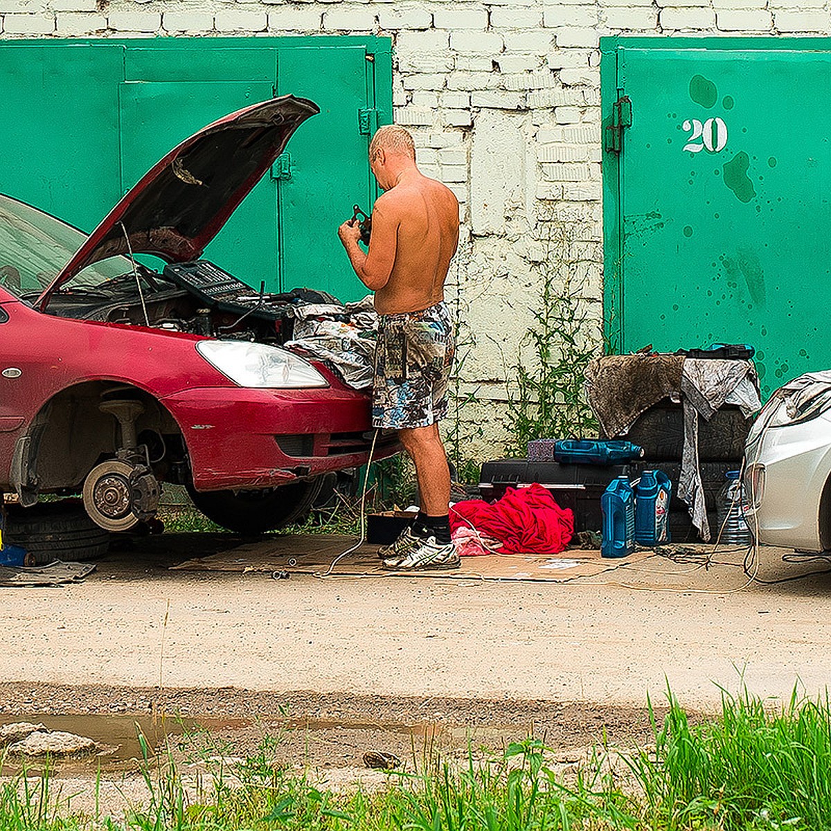 за гаражами член Что такое гараж теперь прописано законом: у членов гаражных кооперативов  появится больше прав - KP.RU