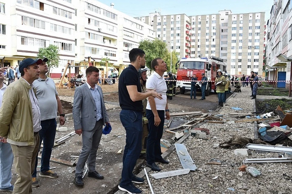 Место происшествия посетил и мэр Нижнекамска Рамиль Муллин. Фото: пресс-служба главы Нижнекамского района