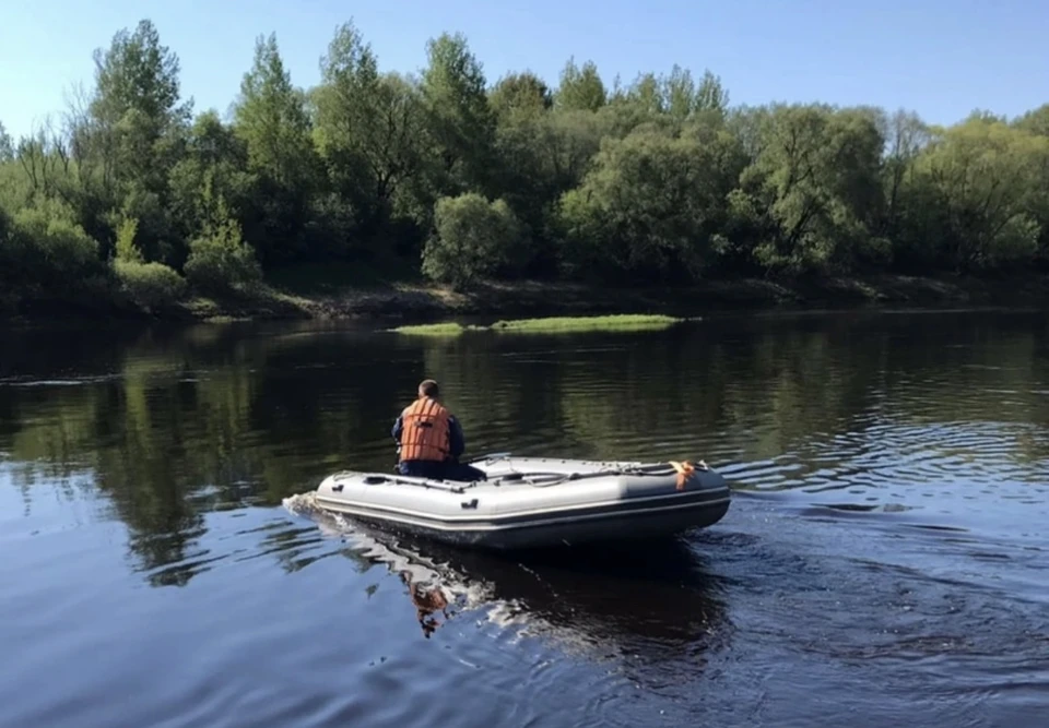 Тело утонувшей 37-летней женщины подняли из озера Каспля под Смоленском. Фото: СОГБУ «Пожарно-спасательный центр».