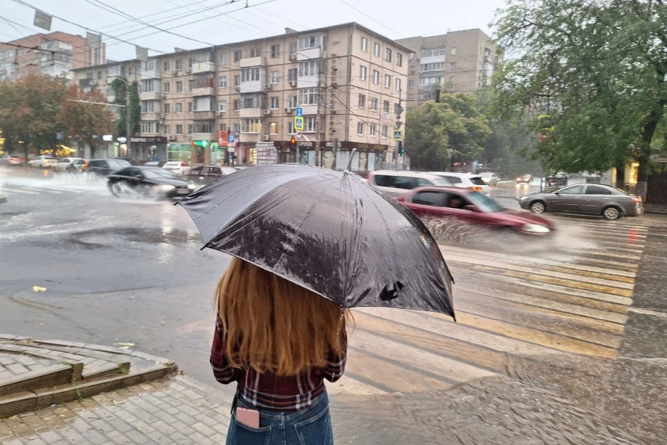 Почему в июле дожди. Сильный дождь. Дождливый день. Штормовое предупреждение. Штормовое предупреждение дождь.