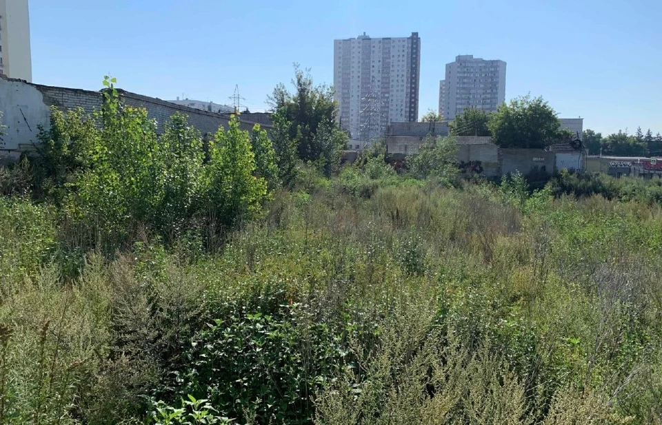 Участок находится неподалеку от ТЦ "Гудок"