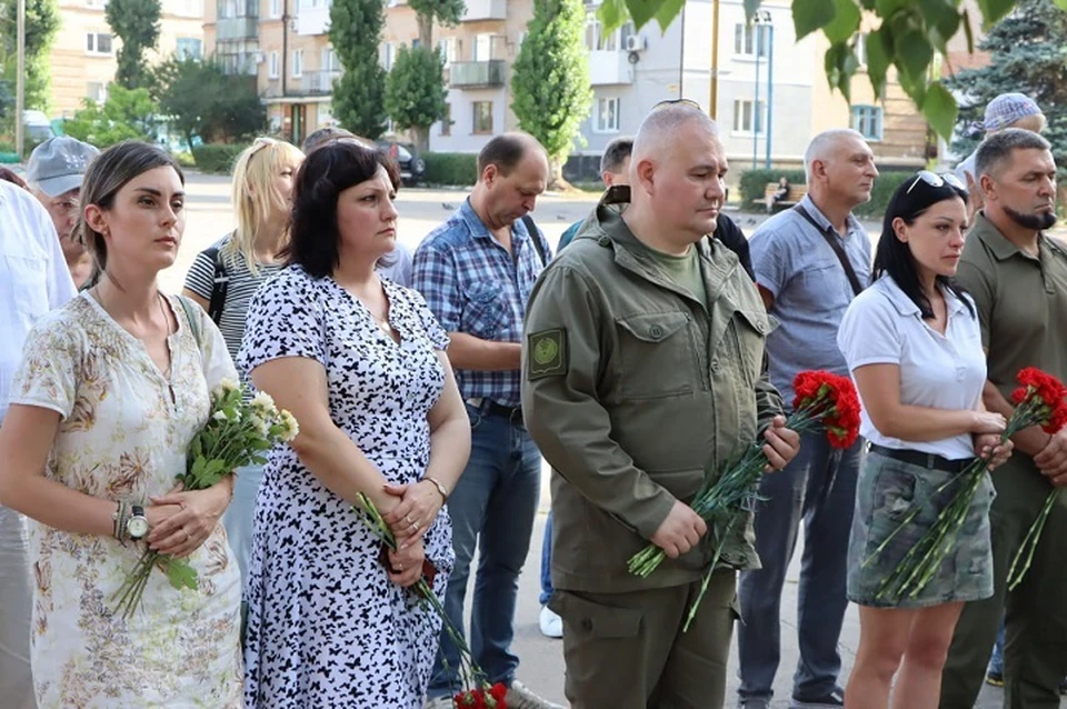 В ЛНР почтили память погибших в ходе оккупации города Лутугино в 2014 году. Фото - Евгений Бондарь