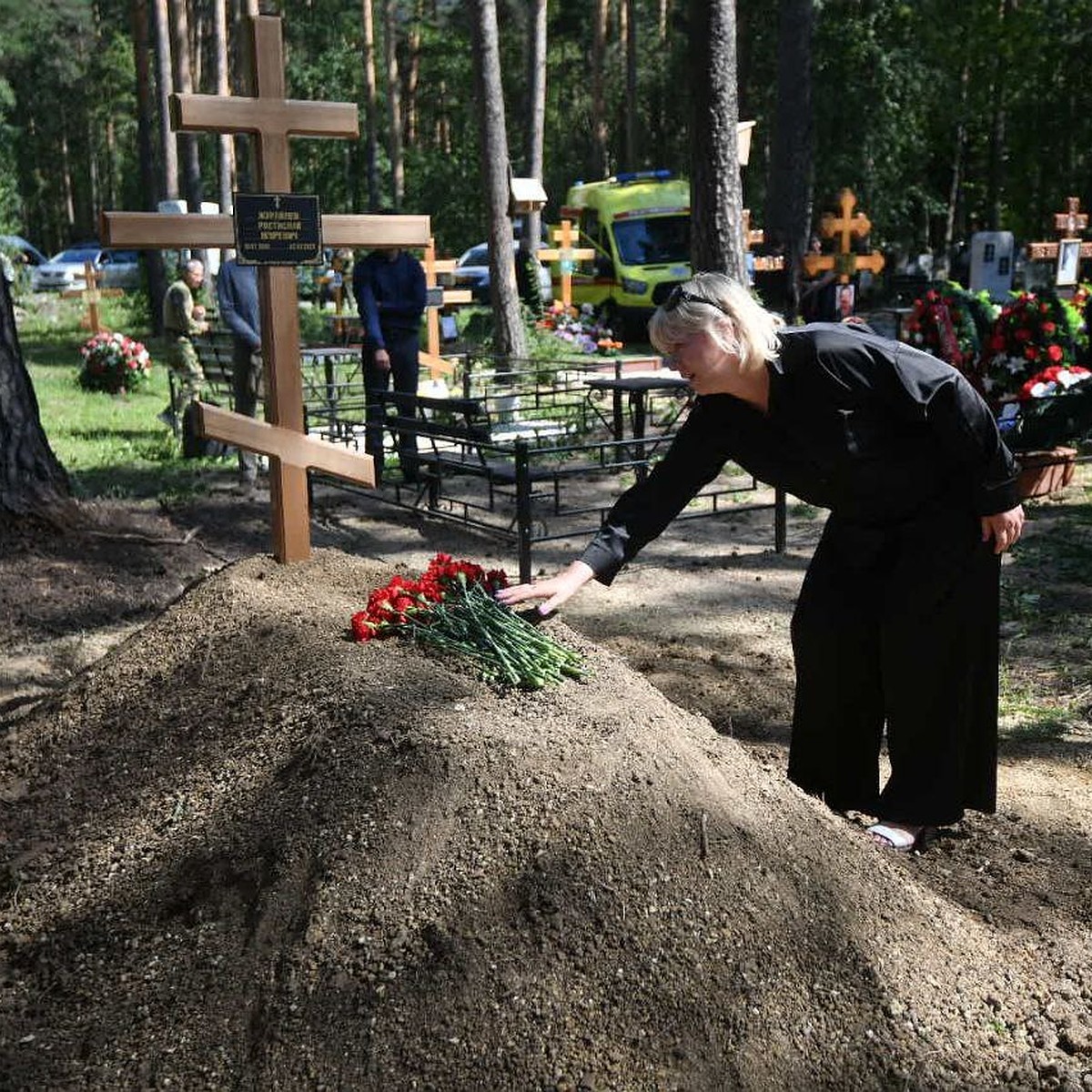 Погибшего военкора Ростислава Журавлева похоронили на Широкореченском  кладбище - KP.RU