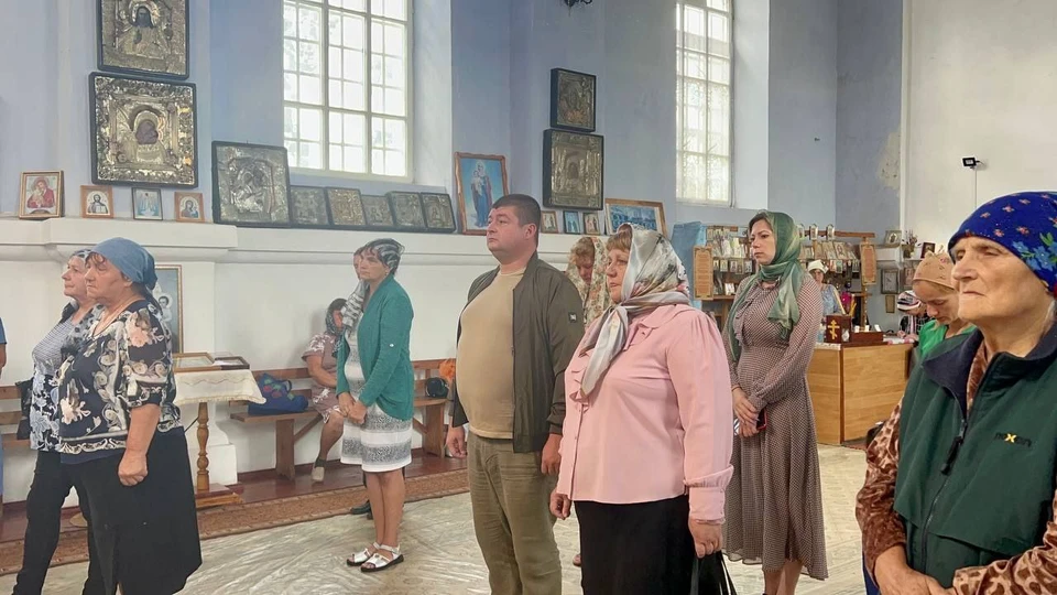 Службу посетили местные жители ФОТО: Администрация Голопристанского округа