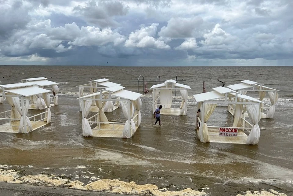 Пляжи на Азовском побережье ушли под воду. Фото: соцсети