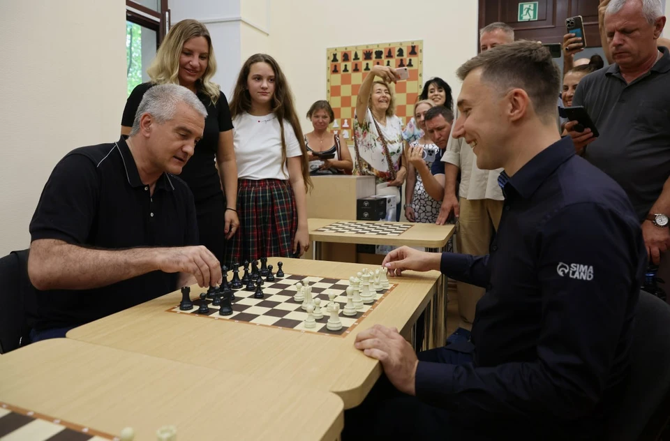 Шахматная баталия между Карякиным и Аксеновым. Фото: ТК Аксёнов Z 82