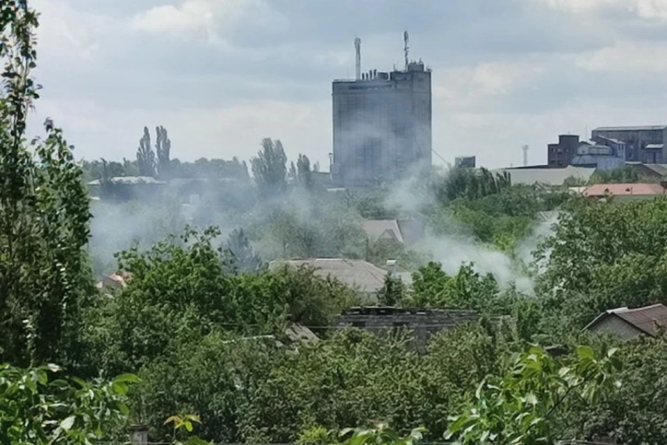 Украинские военные ежедневно обстреливают жилые кварталы Ясиноватой. Фото: ТГ/Шевченко