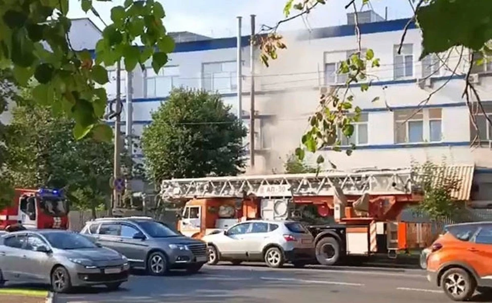 В Туле на улице Мосина загорелась пристройка неподалёку от «Туламашзавода»