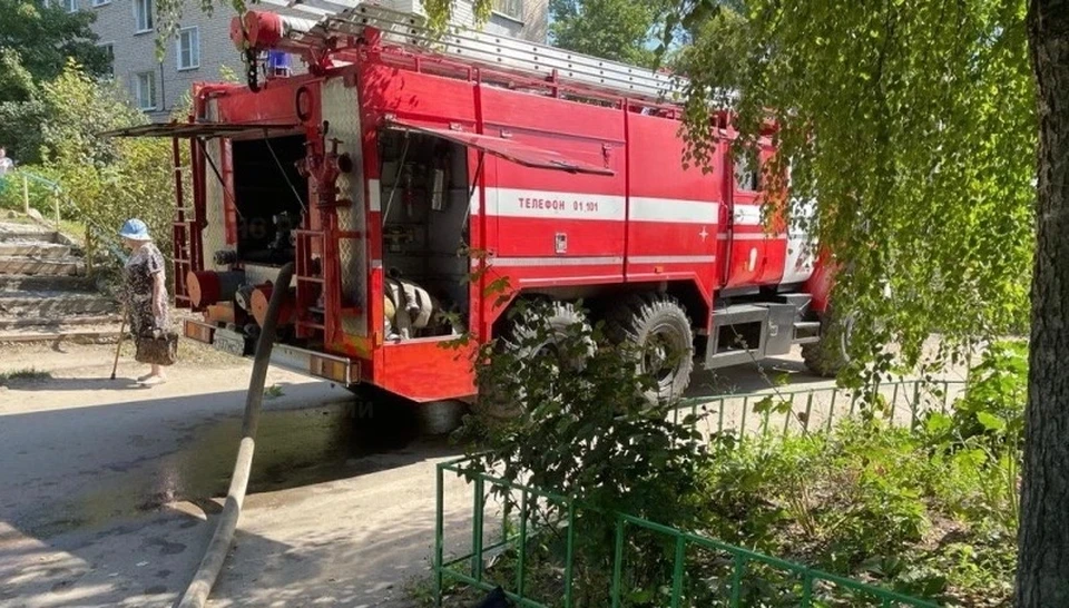 Во время пожара в многоквартирном доме в Ефремове эвакуировали 10 человек