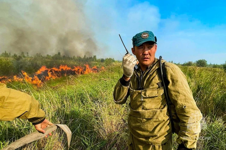 В Якутии бушует 98 лесных пожаров: стихия разгулялась в трех районах республики