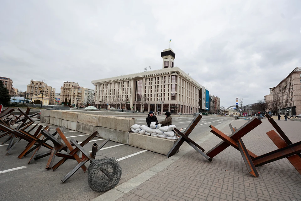 В Киеве на левом берегу Днепра произошел мощный взрыв.