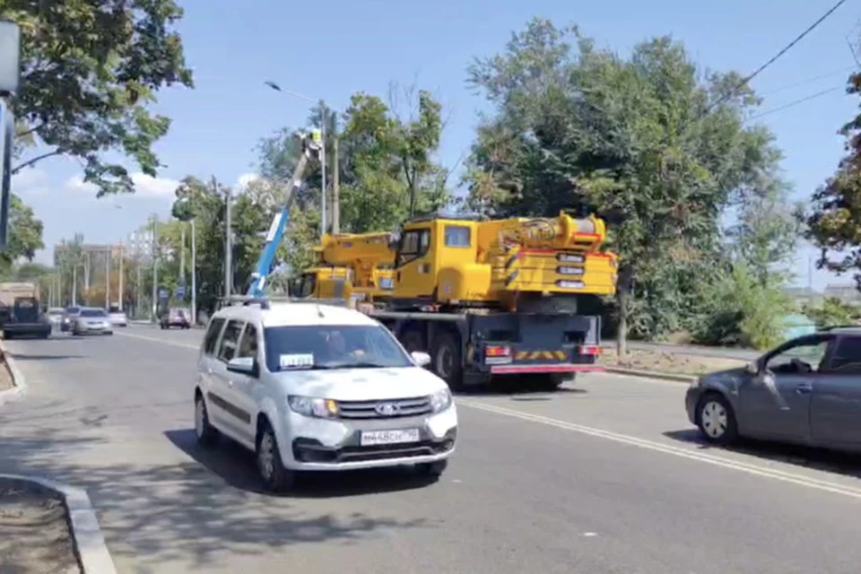 Проспект Нахимова в Мариуполе активно обновляется