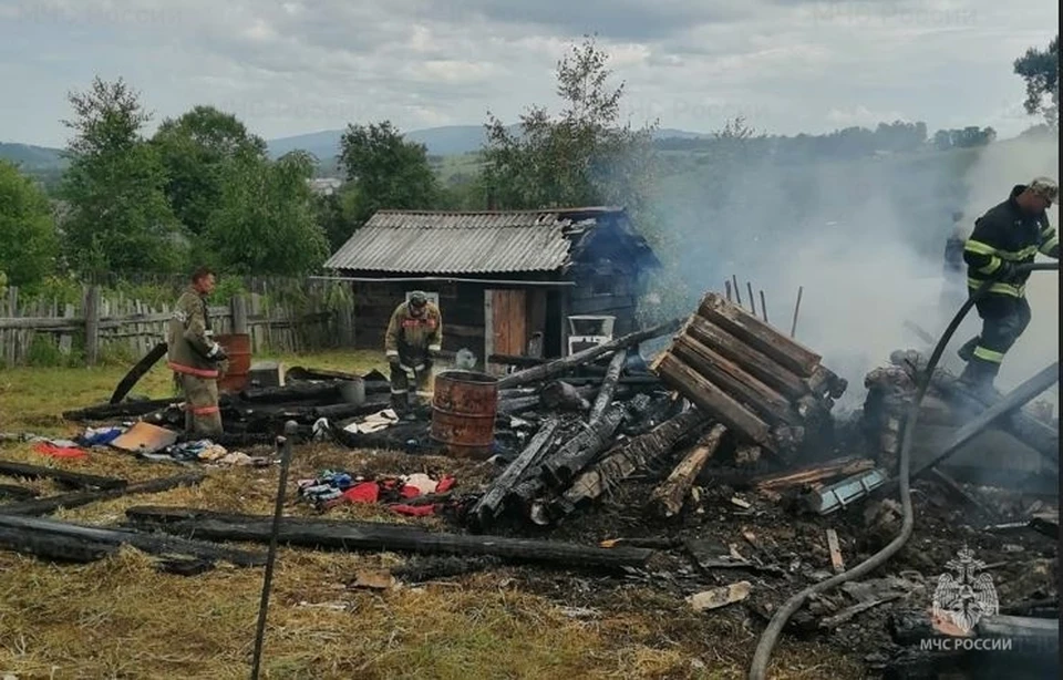 Пенсионер из ЕАО остался без дома из-за взорвавшегося баллона с газом Фото: МЧС ЕАО