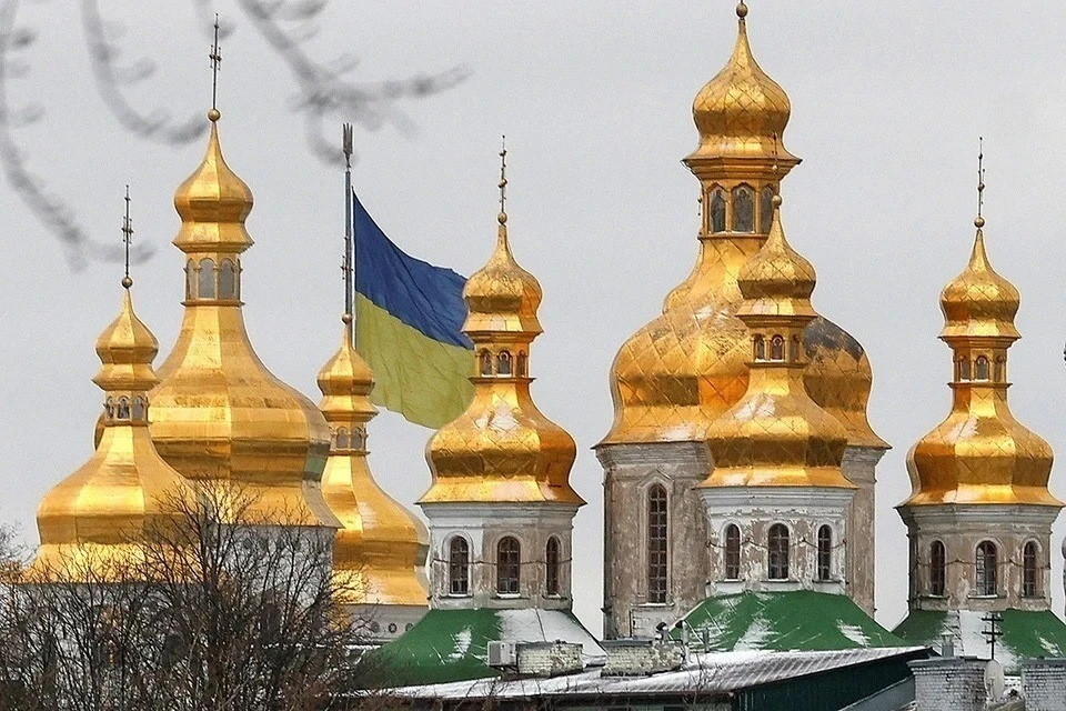 Сотрудники полиции прибыли к Киево-Печерской лавре