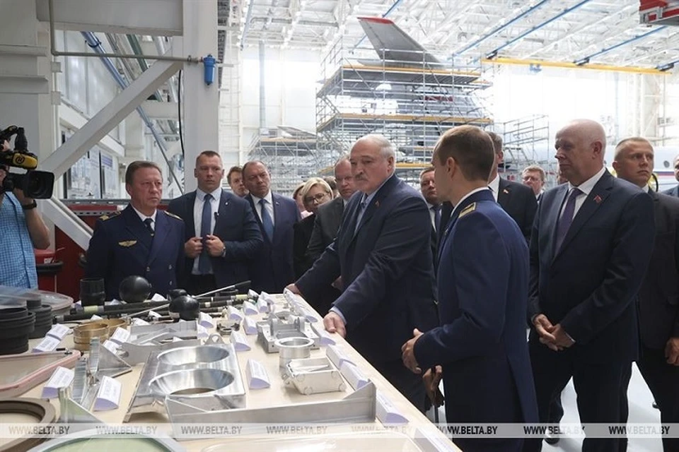 Александр Лукашенко задумался о белорусском производстве самолетов. Фото: БелТА