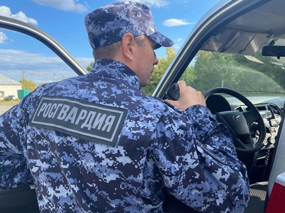 Росгвардейцы оперативно задержали молодую воровку. ФОТО: Росгвардия Приволжья