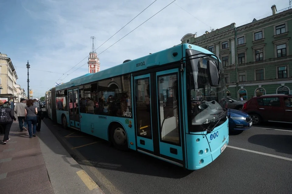 У трех автобусных маршрутов Петербурга изменили расписание движения.