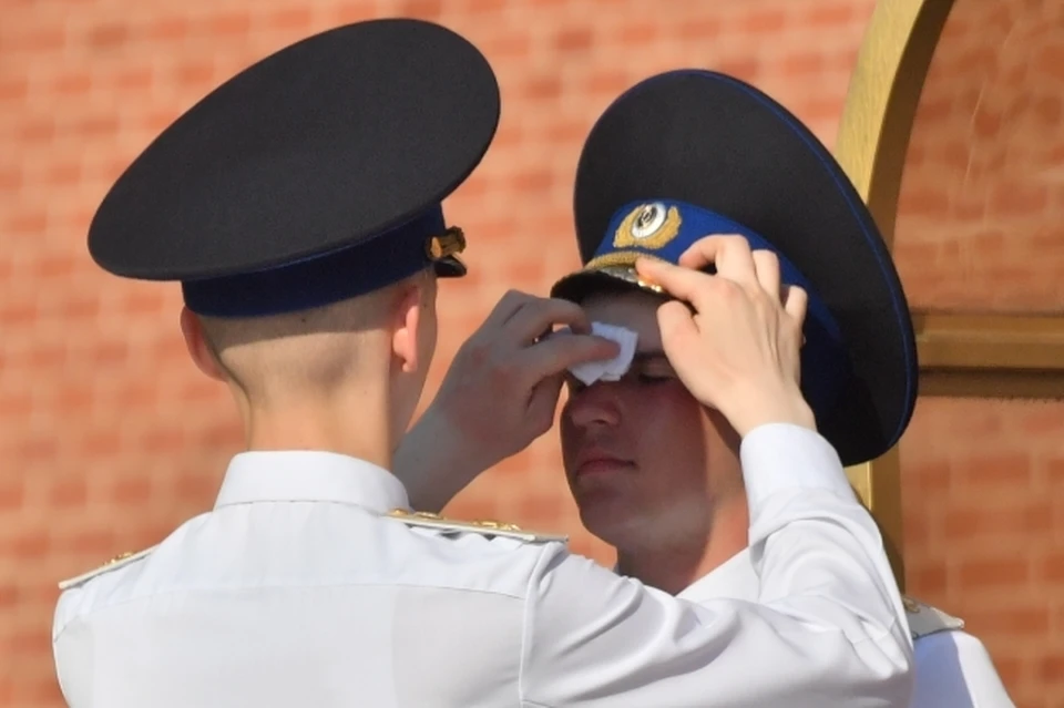 В жару следует уделить особое внимание здоровью