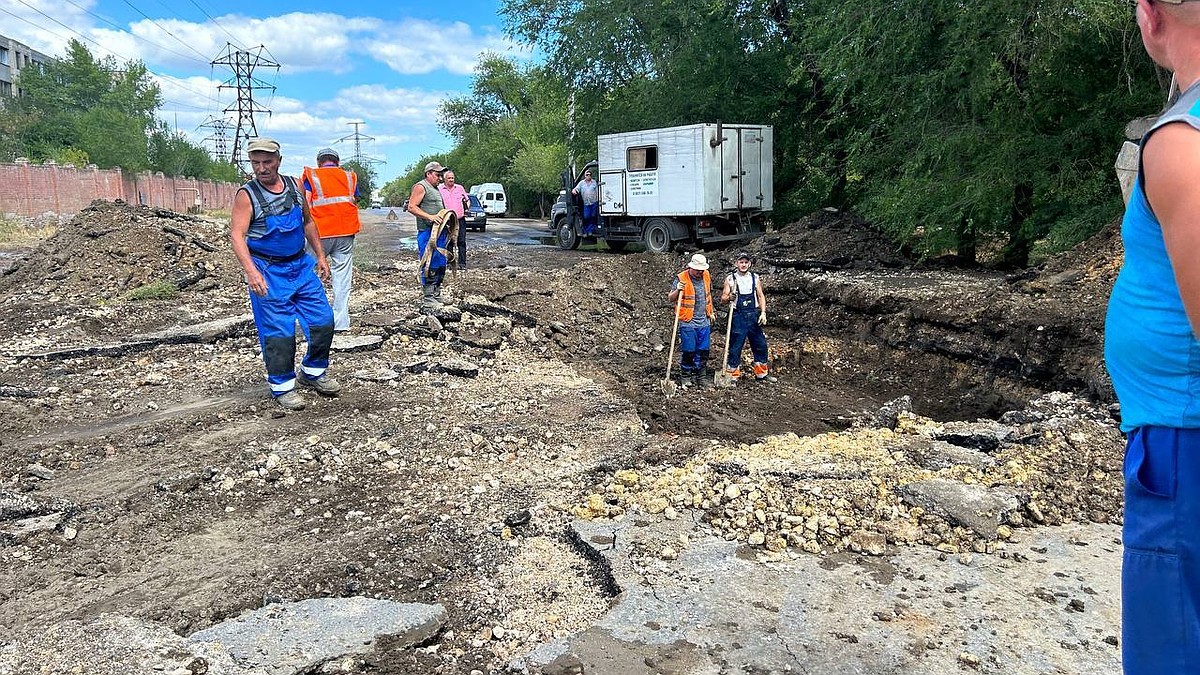 Из-за аварии на Тракторном горячую воду отключат в трех районах Волгограда  - KP.RU