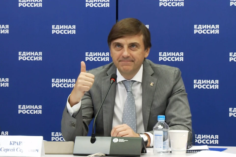 Сергей Сергеевич предложил провести выездное совещание либо направить депутатский «десант» в помощь нашему региону. Фото: vk.com/er_ru
