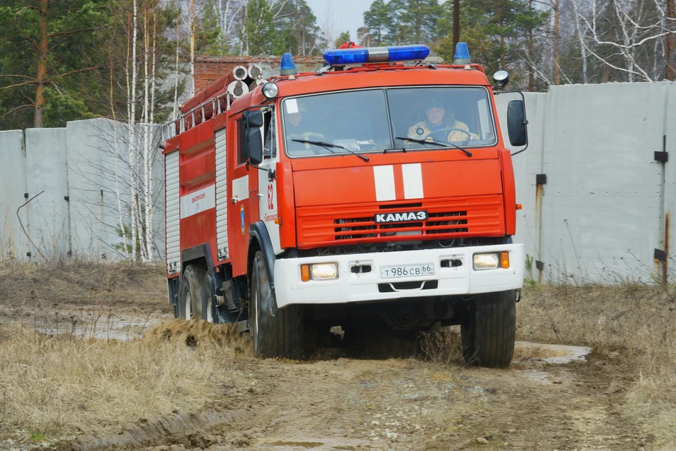 На тушение частного дома выехали пять пожарных машин и 20 спасателей