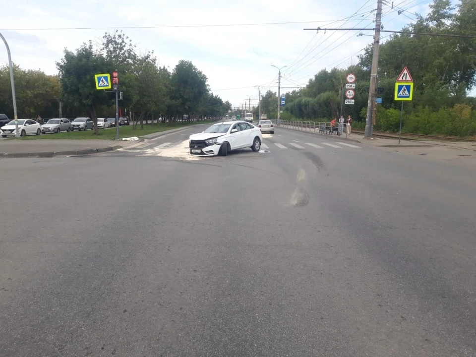 Авария произошла недалеко от торгового центра «КС». Фото: ГИБДД Челябинска
