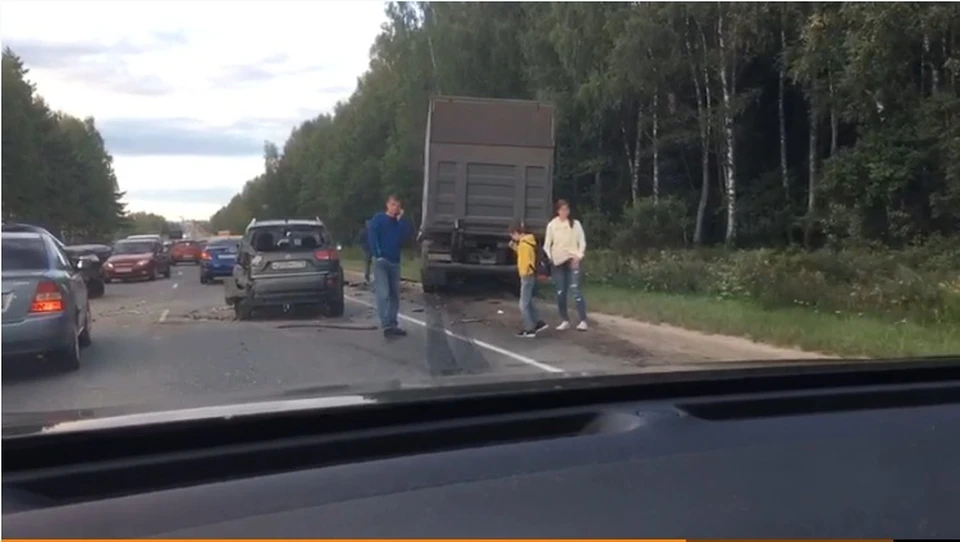 Фото: под Костромой столкнулись шесть машин, пострадали три человека.