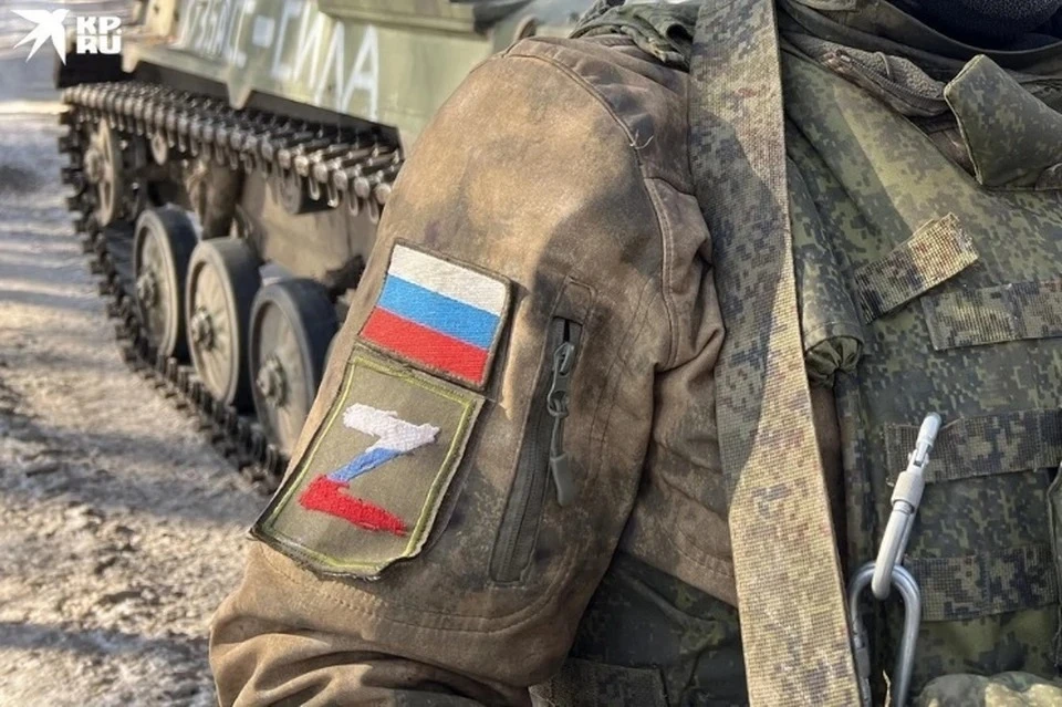 Бойцам СВО вручили на передовой документы на предоставление субсидий на жилье