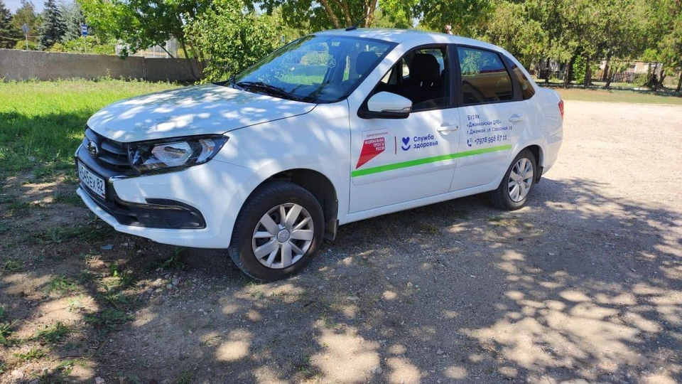 Районным и городским больницам Крыма передали 52 новых автомобиля «Lada Granta». Фото: Минздрав Крыма