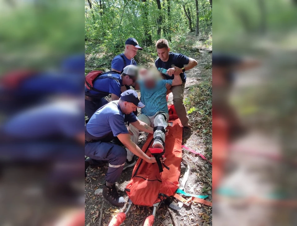 Пострадавший с ребенком были обнаружены в районе горы Эльх-Кая. Фото: МЧС Республики Крым